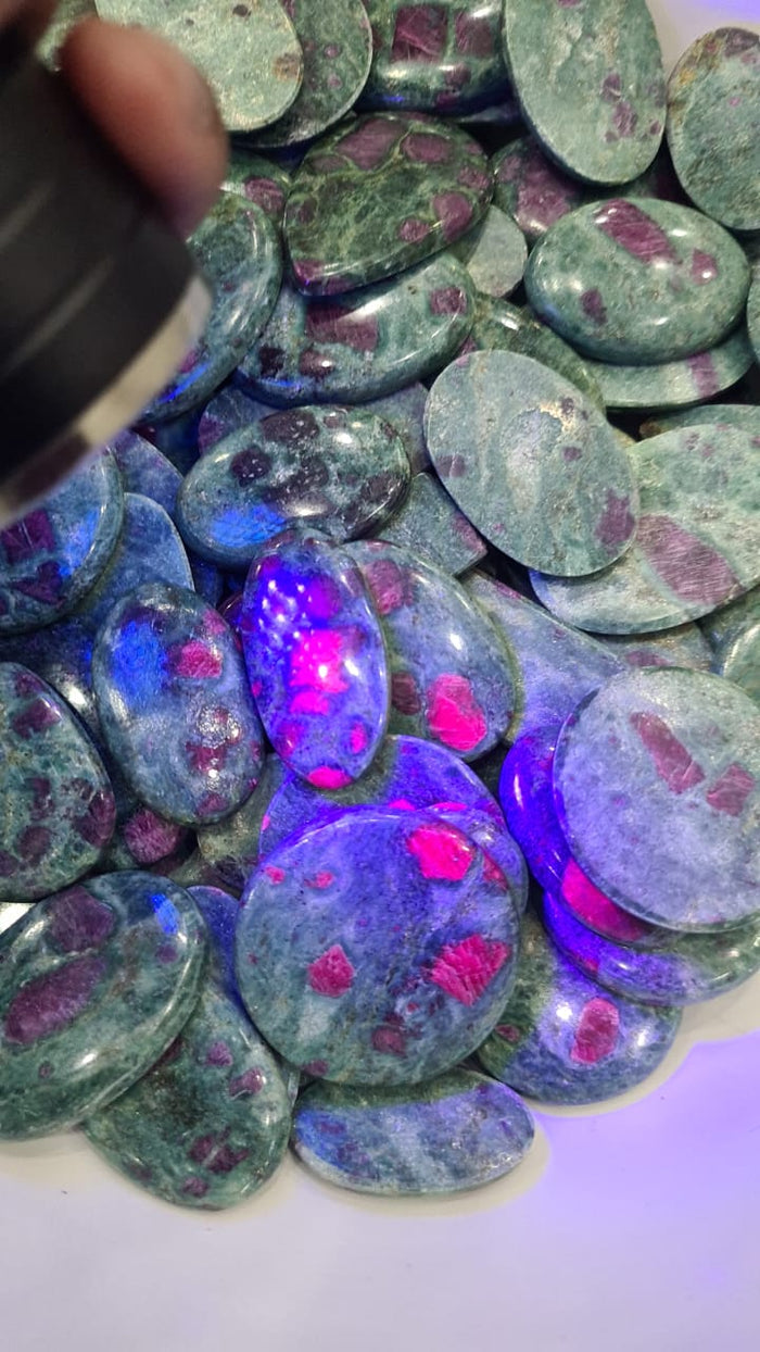 10 pcs of Ruby ziosite cabochon | 25-40mm - The LabradoriteKing